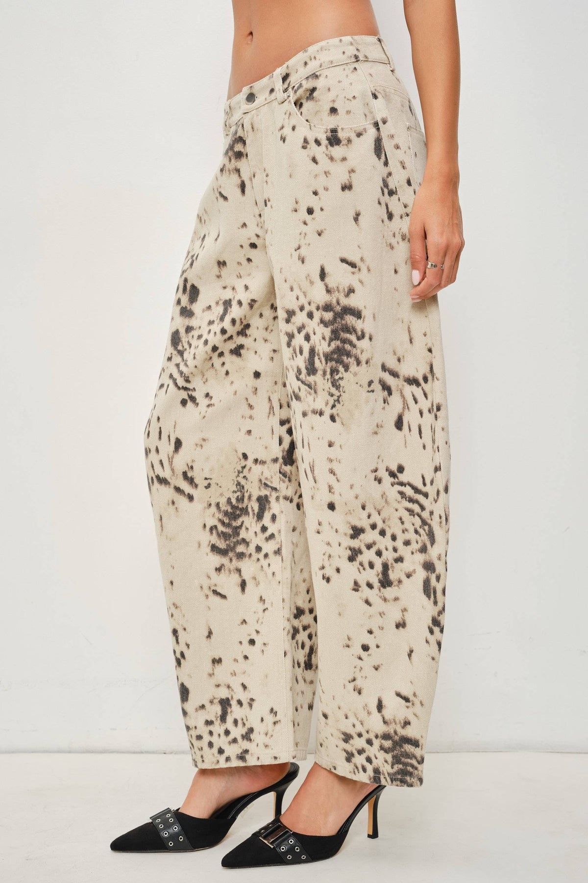 RISA SNOW LEOPARD TWILL PRINT BARREL PANTS