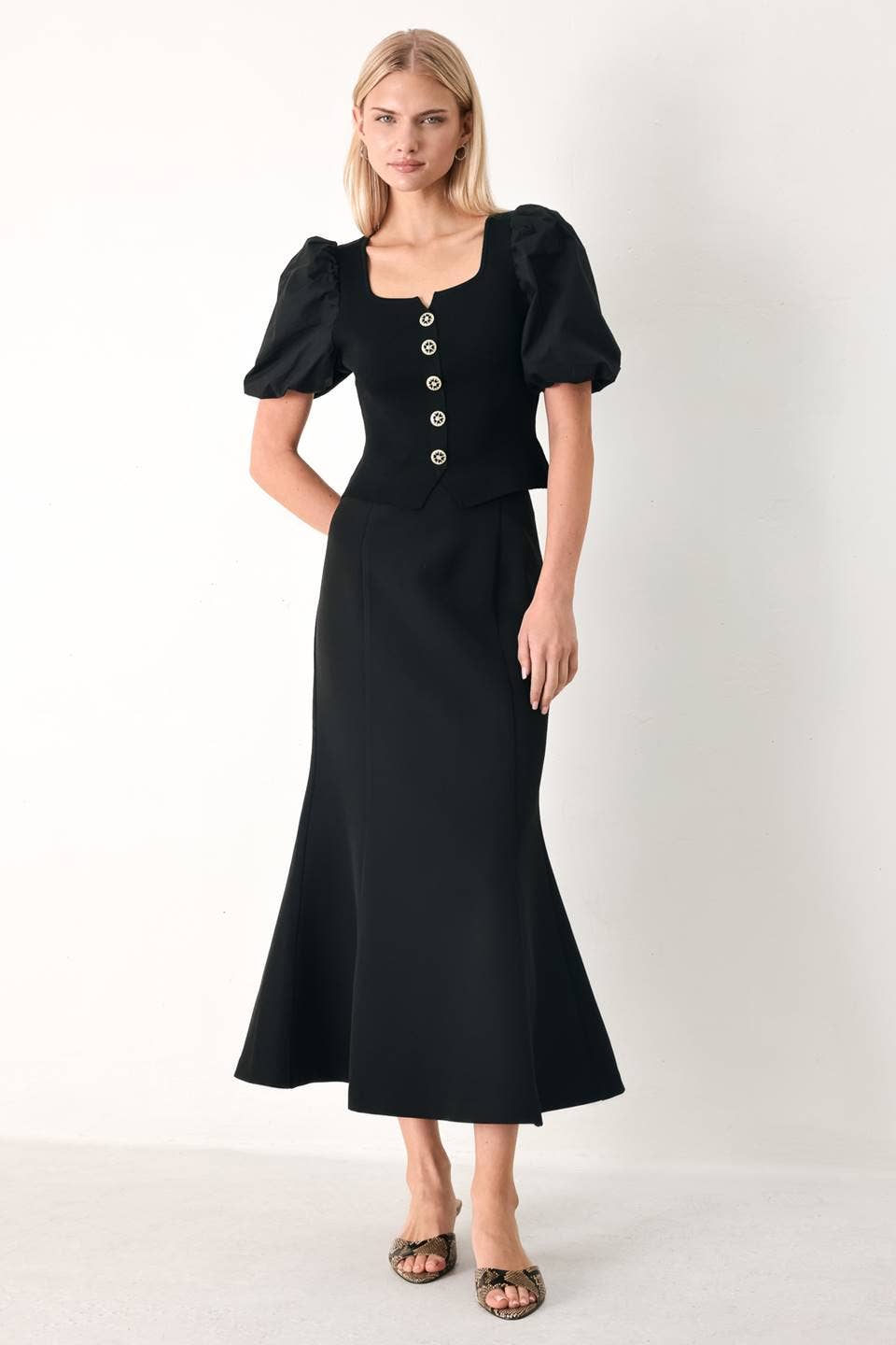 Tulla Black Top