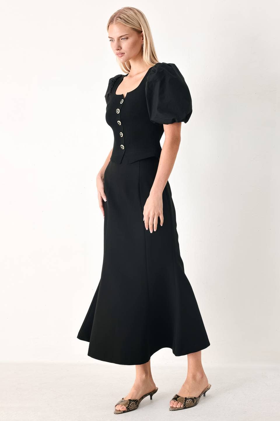 Tulla Black Top