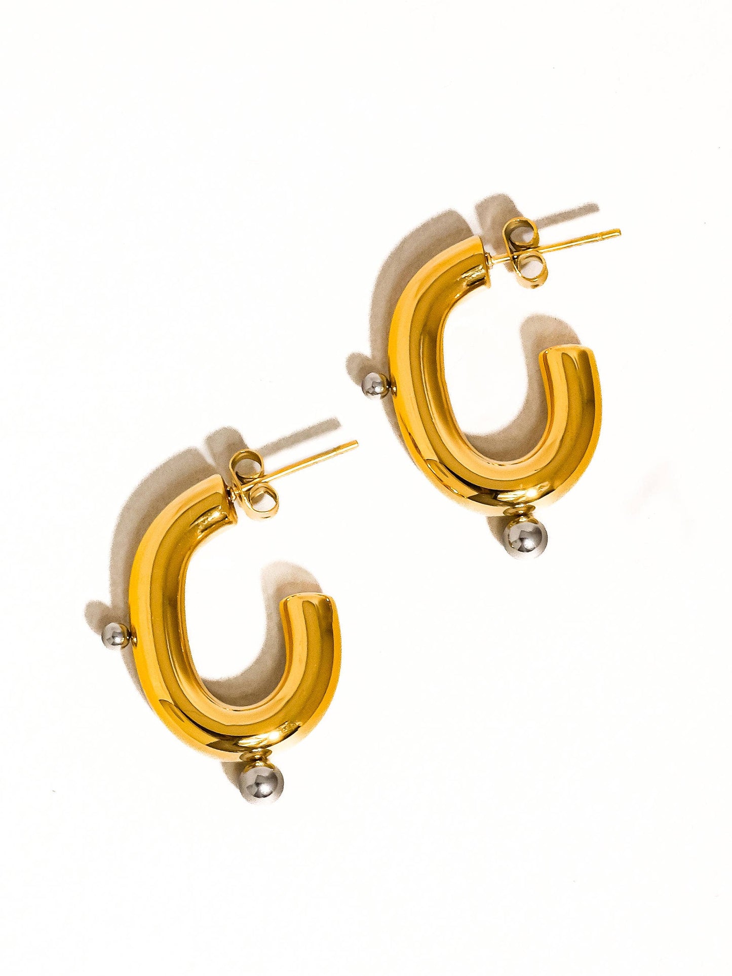 Celina  18K Gold Hoop Earring