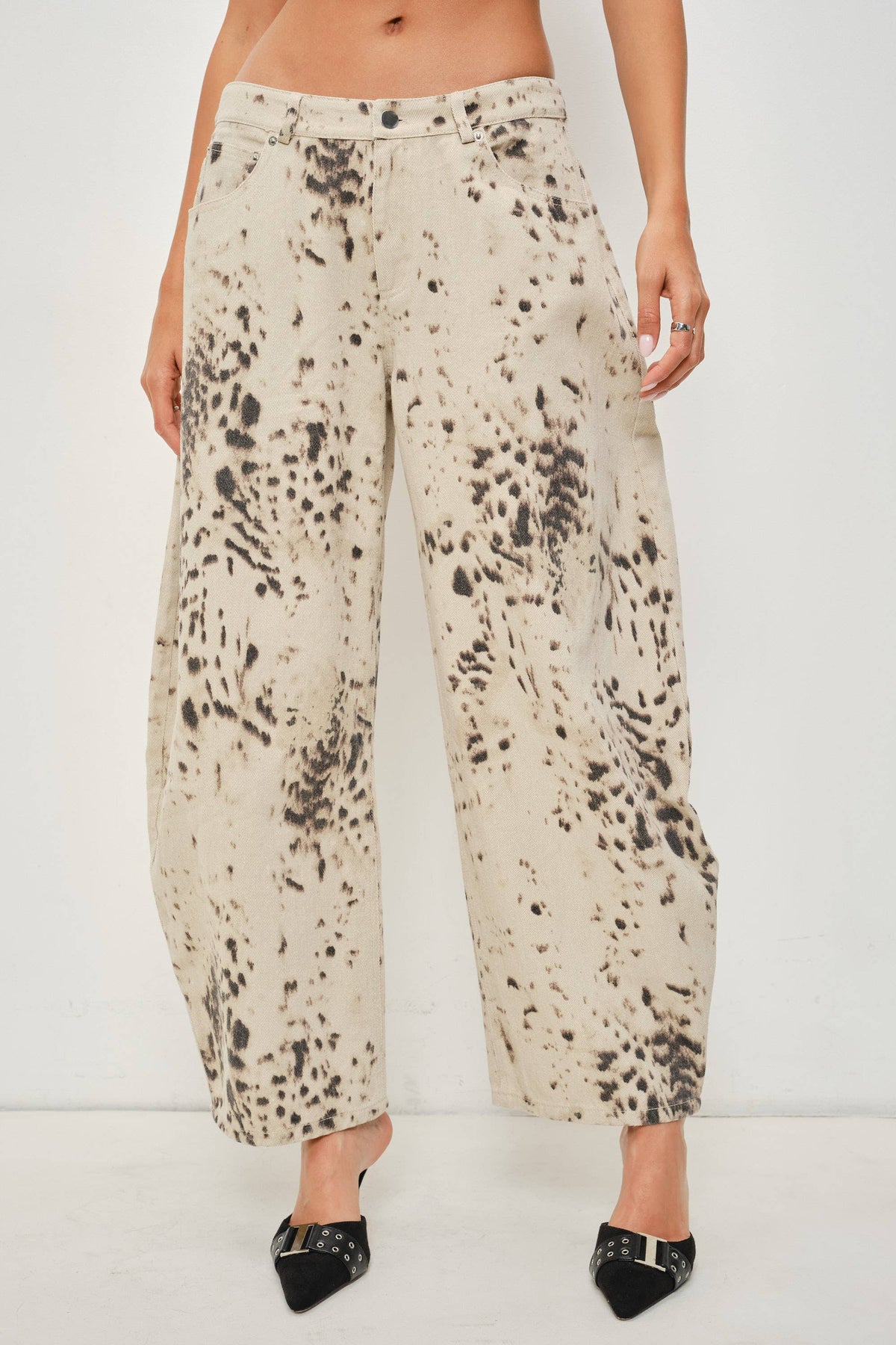 RISA SNOW LEOPARD TWILL PRINT BARREL PANTS