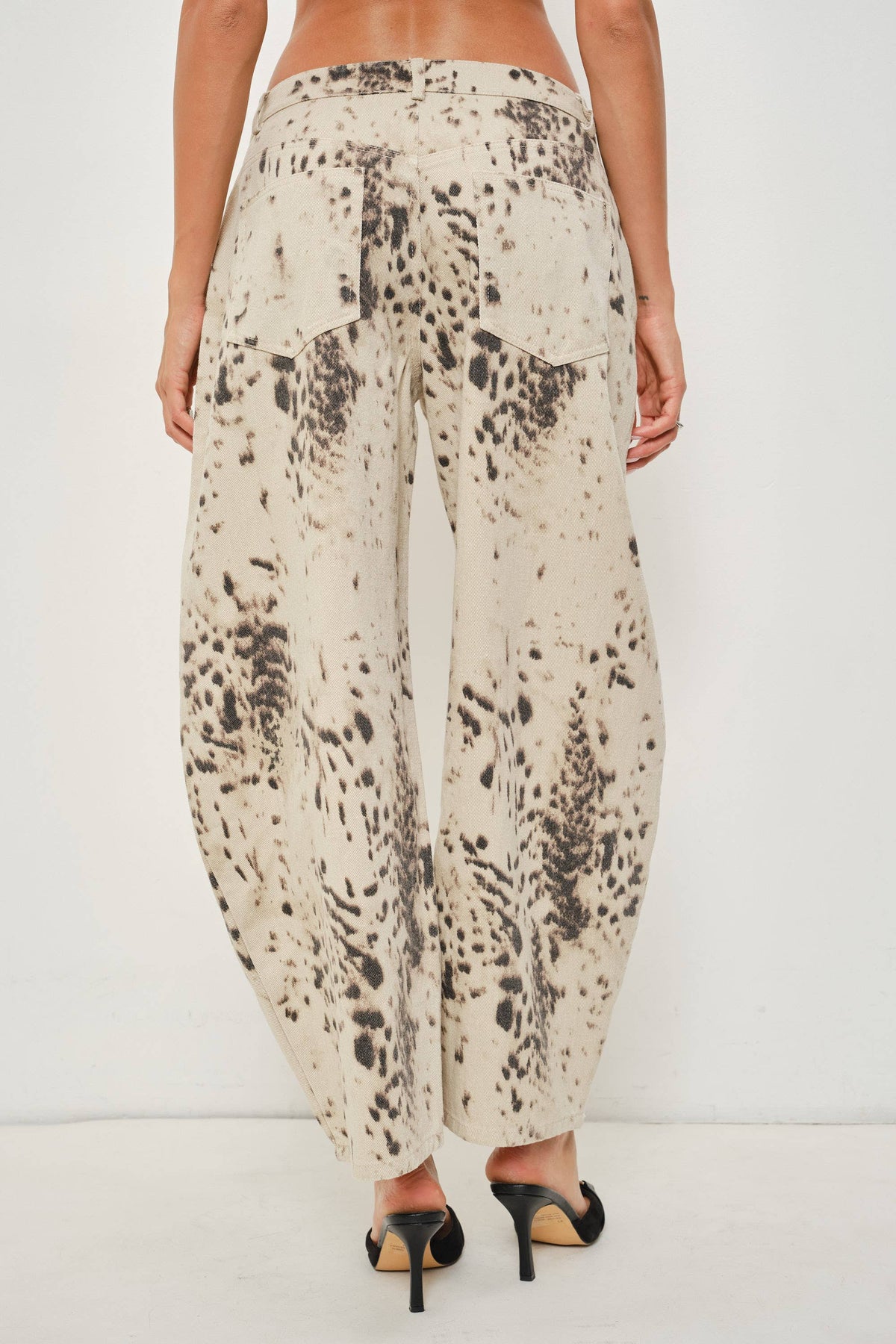 RISA SNOW LEOPARD TWILL PRINT BARREL PANTS